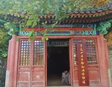 千灵山古生物化石博物馆