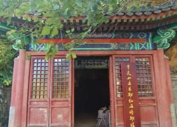 千灵山古生物化石博物馆